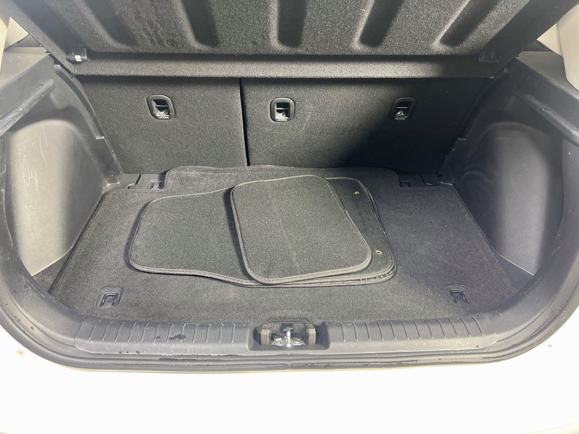 Used 2023 Hyundai Venue SEL w/ Cargo Package FWD image 24