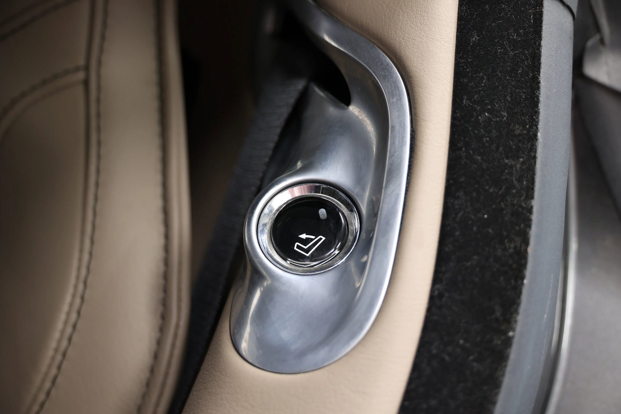 Used 2017 Aston Martin Rapide S image 37