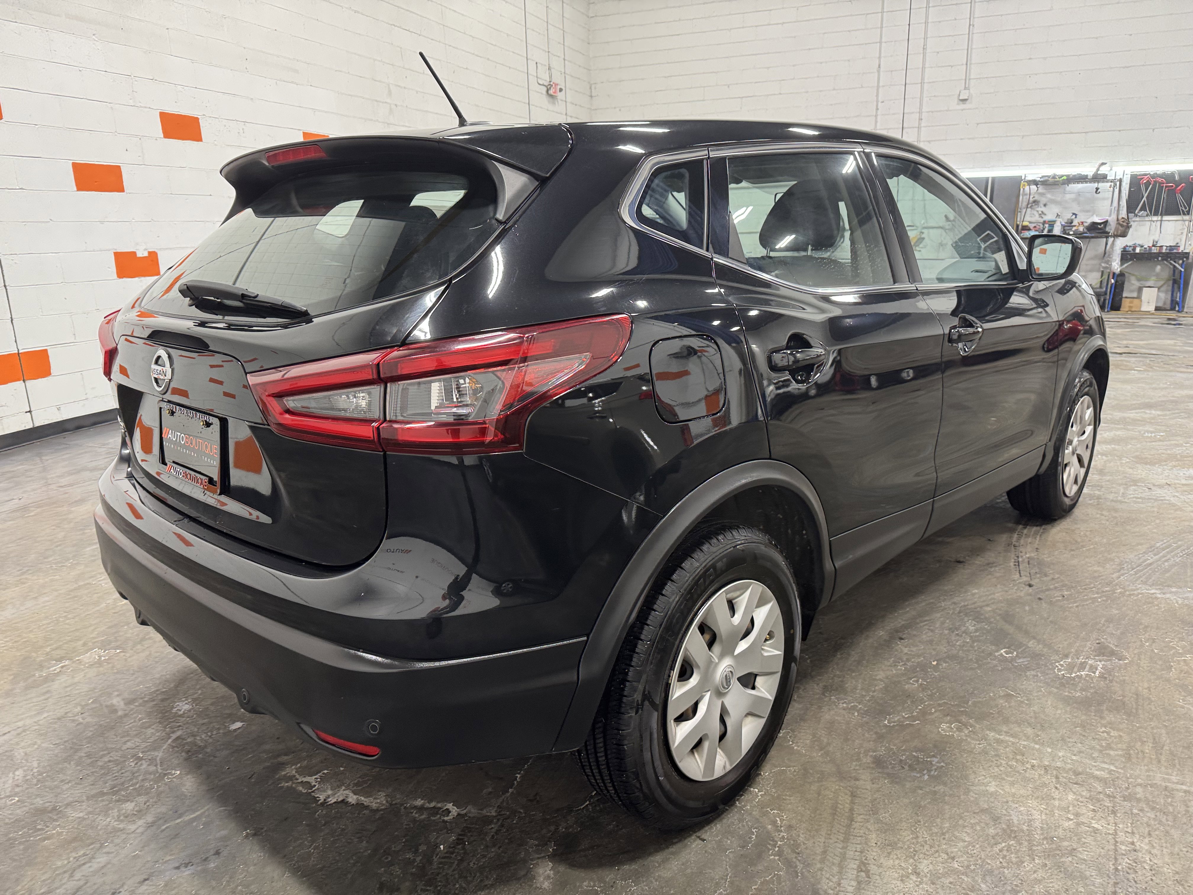 Used 2020 Nissan Rogue Sport S image 16