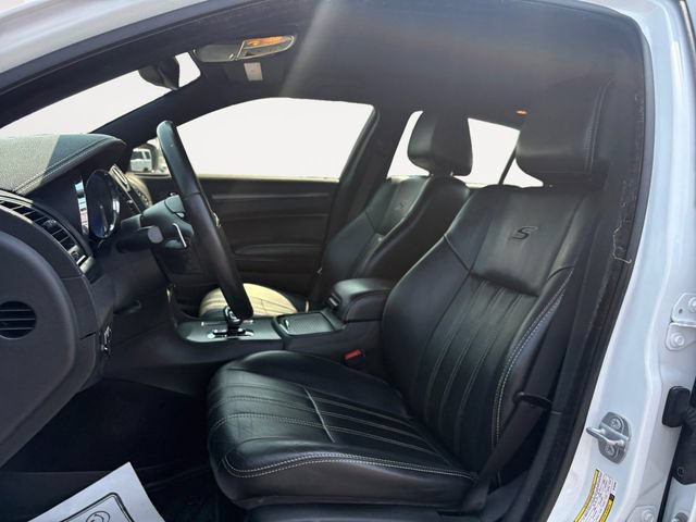 Used 2014 Chrysler 300 S RWD image 9