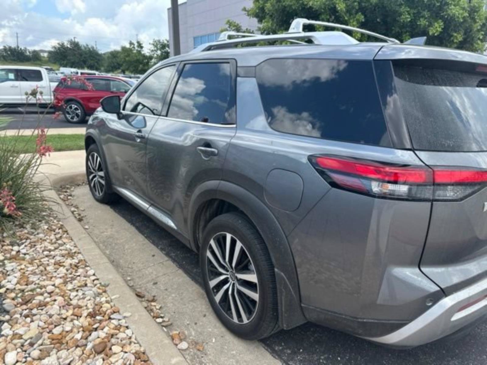 Used 2025 Nissan Pathfinder Platinum w/ Cargo Package FWD image 4