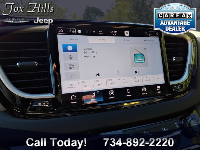 Used 2027 Chrysler Pacifica Select FWD image 21