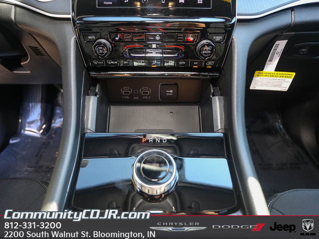 New 2025 Jeep Grand Cherokee Laredo X w/ Luxury Tech Group I image 16