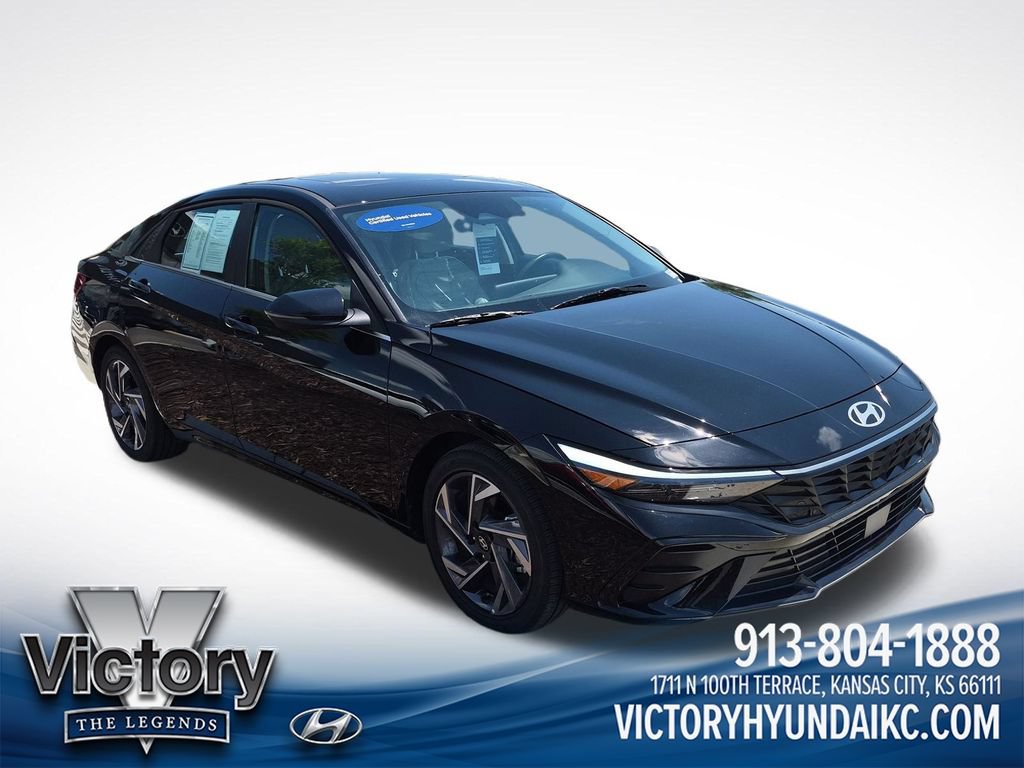 Used 2025 Hyundai Elantra Limited FWD image 7