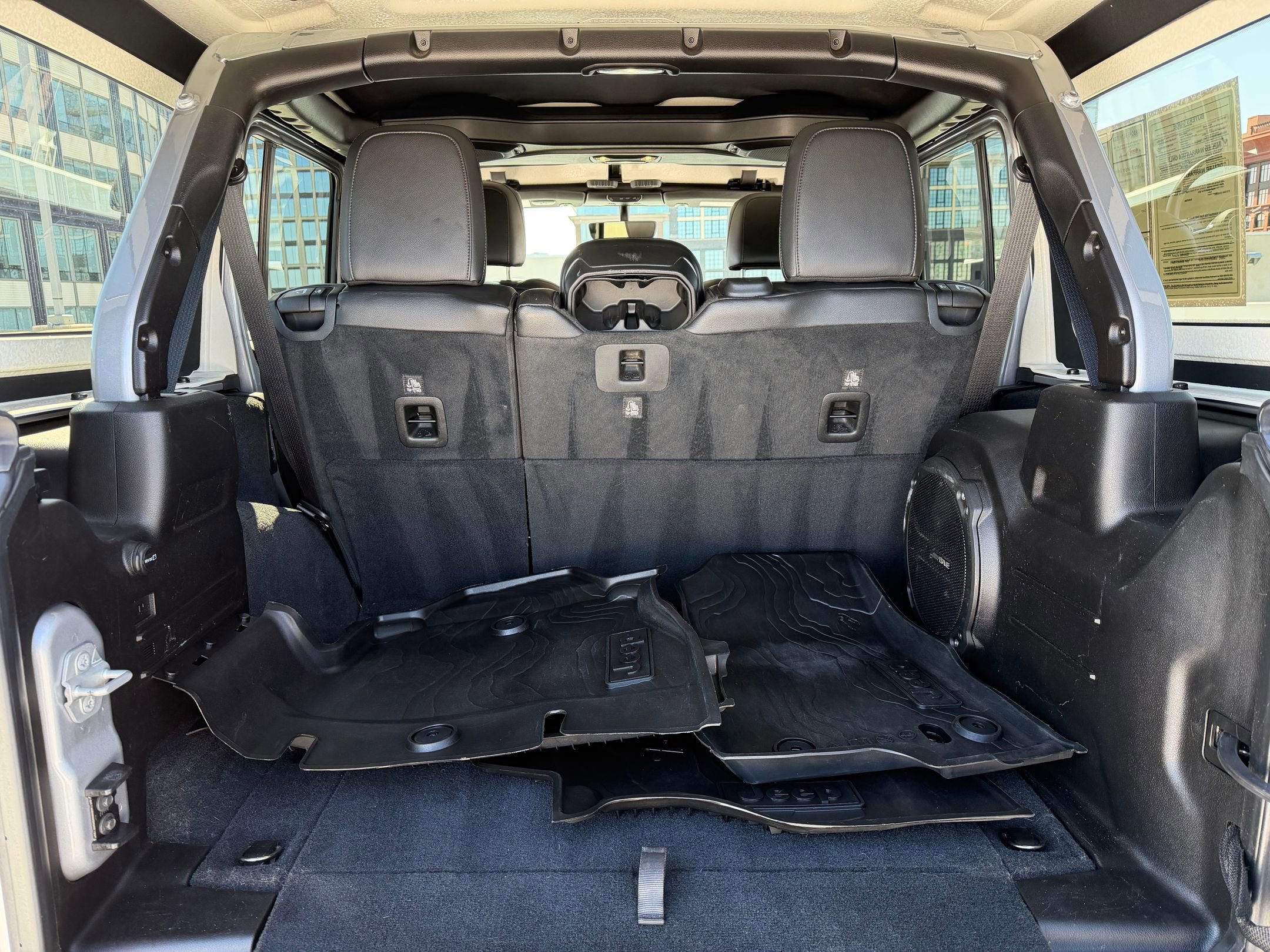 Used 2019 Jeep Wrangler Unlimited Sahara image 16
