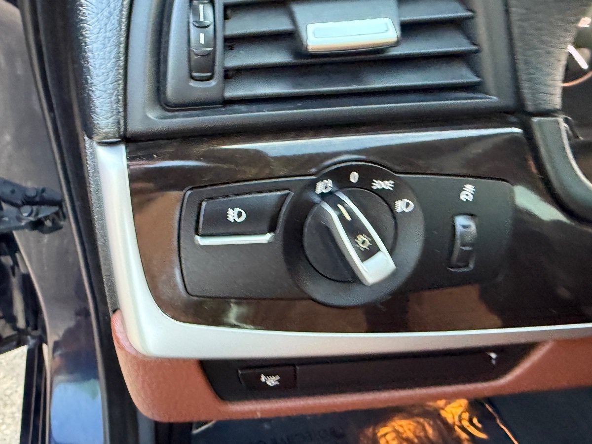 Used 2013 BMW 528i xDrive Sedan AWD/4WD image 27