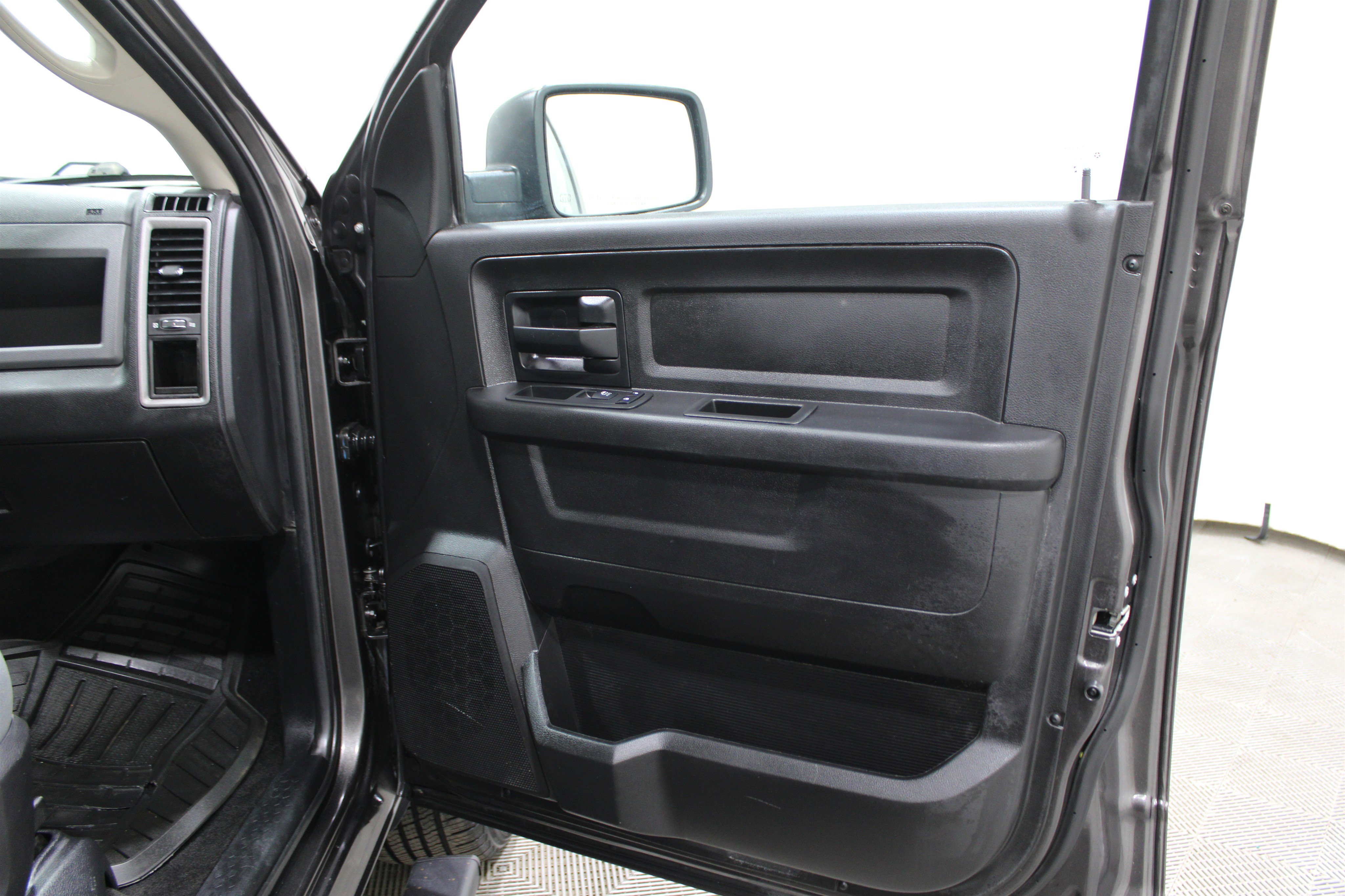 Used 2017 RAM 1500 Express w/ Express Value Package image 25