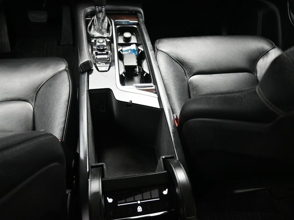 Used 2019 Volvo XC90 T6 Momentum w/ Protection Package Premier image 26