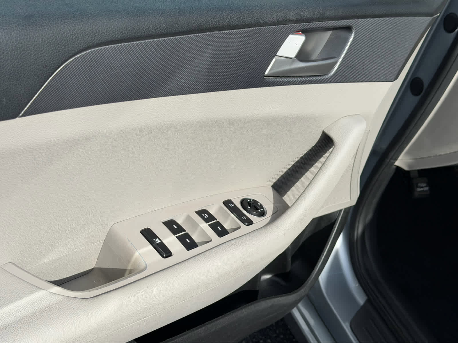 Used 2017 Hyundai Sonata SE image 20