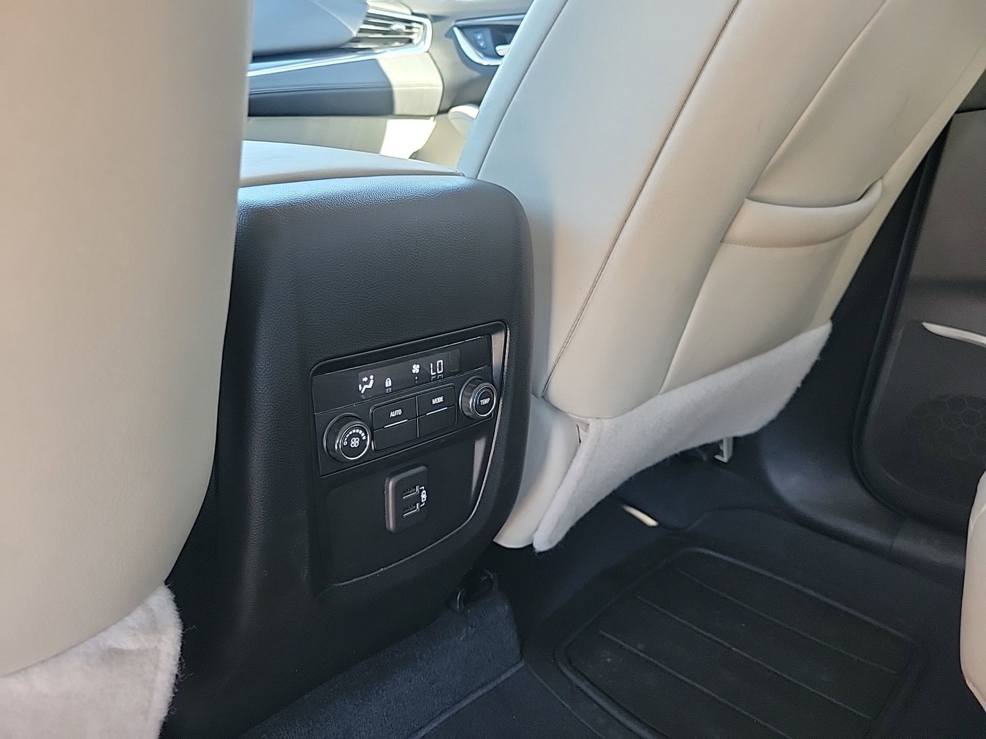 Used 2024 Buick Enclave Essence w/ Sport Touring Edition image 23