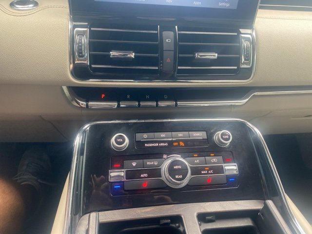 Used 2018 Lincoln Navigator Select w/ Technology Package image 23