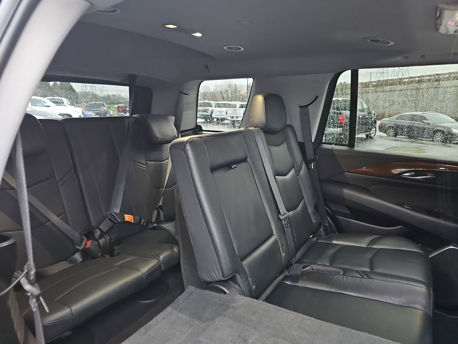 Used 2018 Cadillac Escalade Luxury image 16