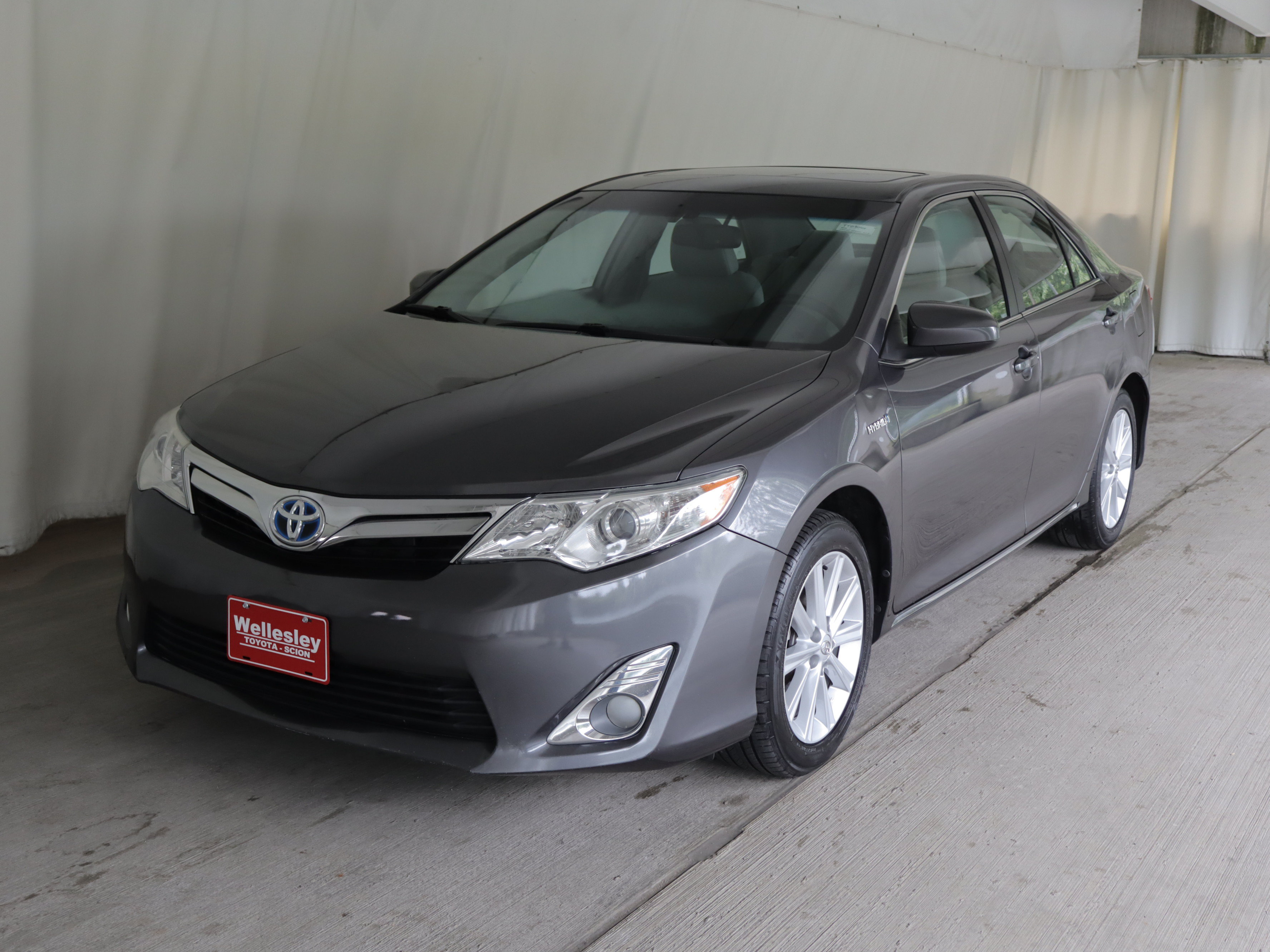 Used 2014 Toyota Camry XLE w/ Moonroof Package FWD image 23