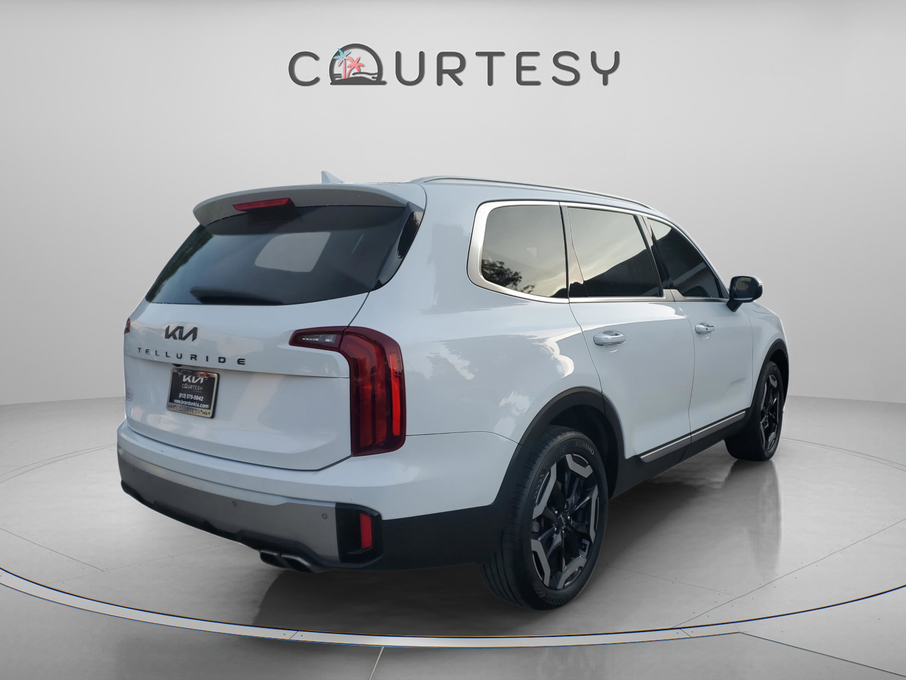 Used 2023 Kia Telluride S w/ S Sunroof Package image 3