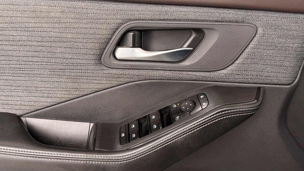 Used 2023 Nissan Rogue SV FWD image 29