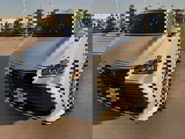 Used 2022 Toyota Avalon XLE image 2