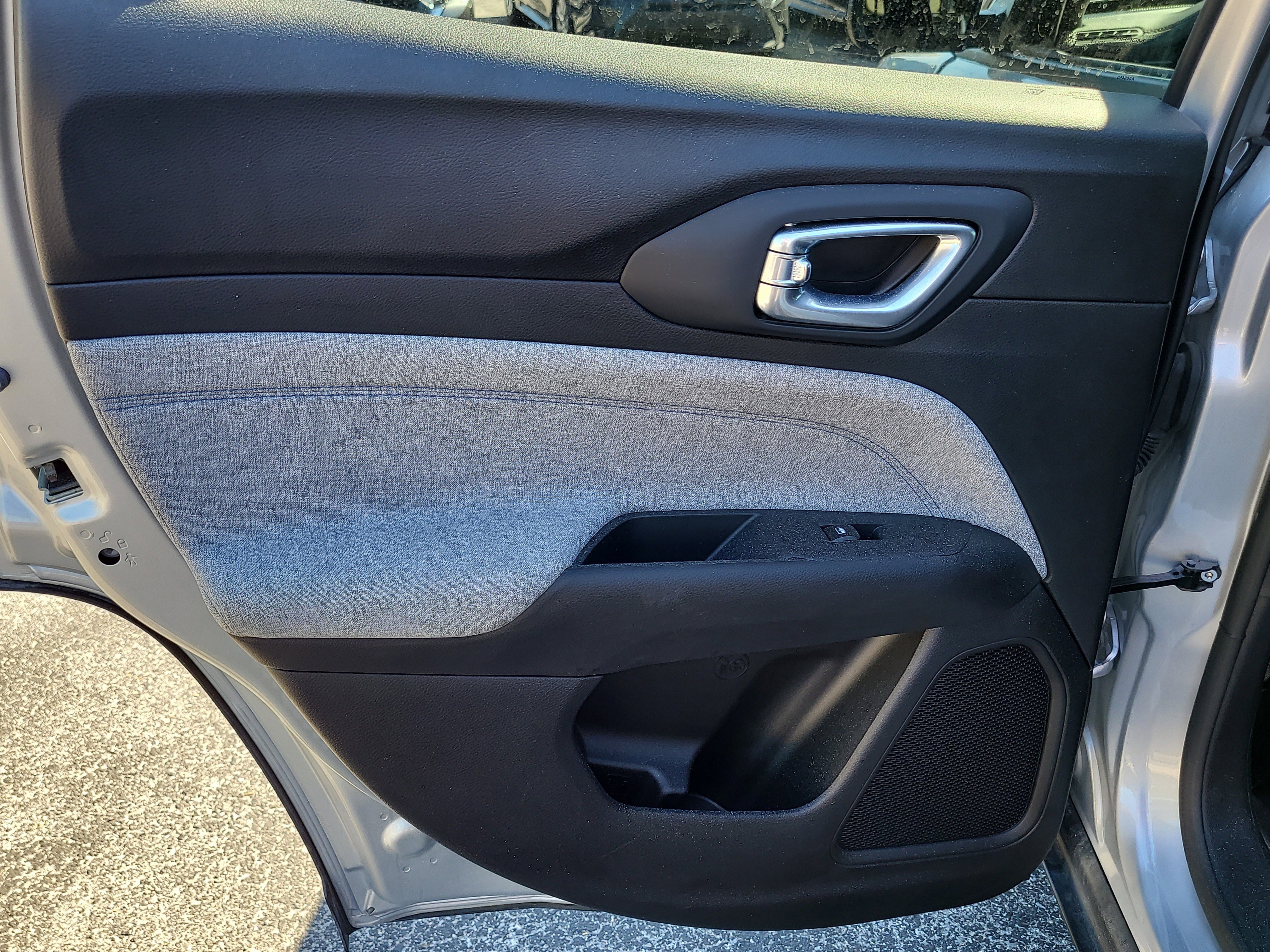 Used 2025 Jeep Compass Sport image 12