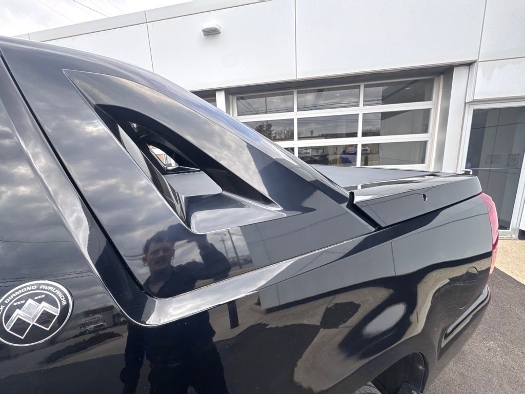 Used 2013 Chevrolet Avalanche LT image 29