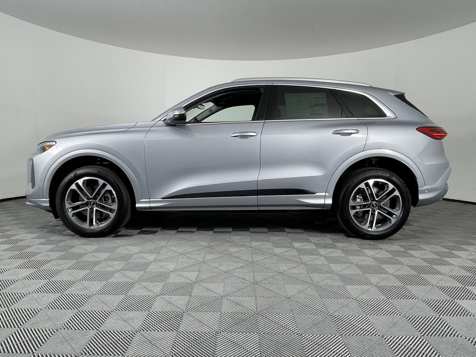 New 2025 Audi Q5 Premium Plus image 9