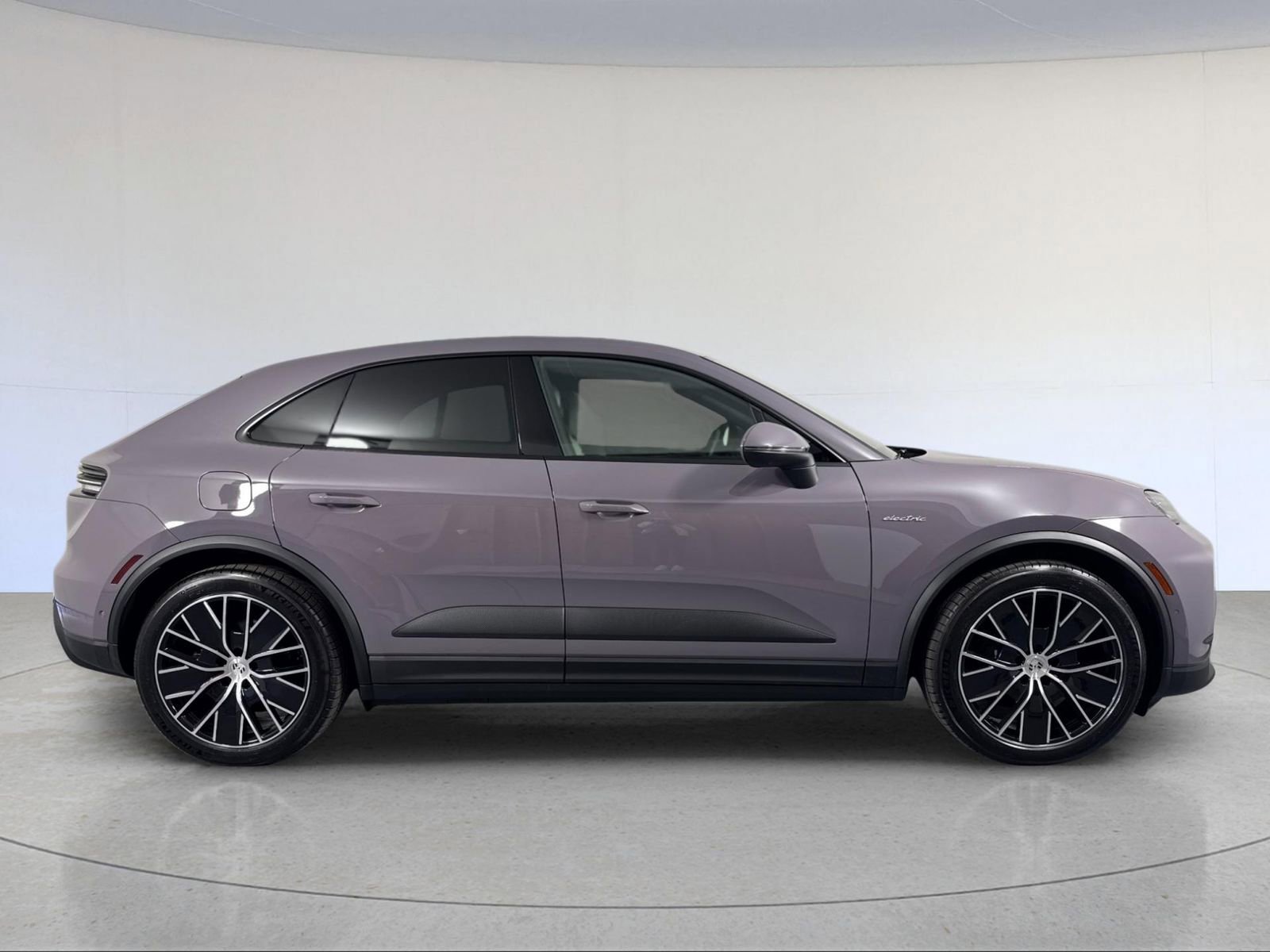 New 2026 Porsche Macan 4 Electric image 9