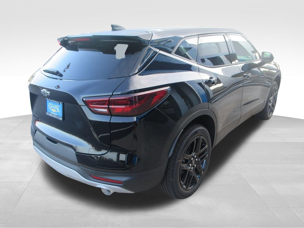 New 2026 Chevrolet Blazer LT w/ LPO, Black Grille Bar Package FWD image 5