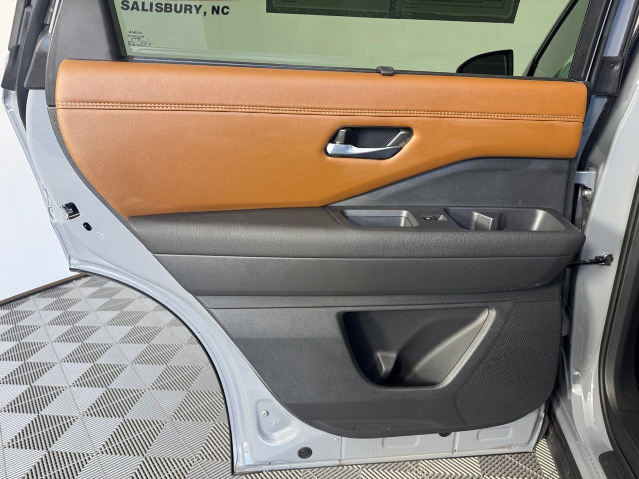 Used 2025 Nissan Pathfinder Platinum w/ Cargo Package FWD image 29