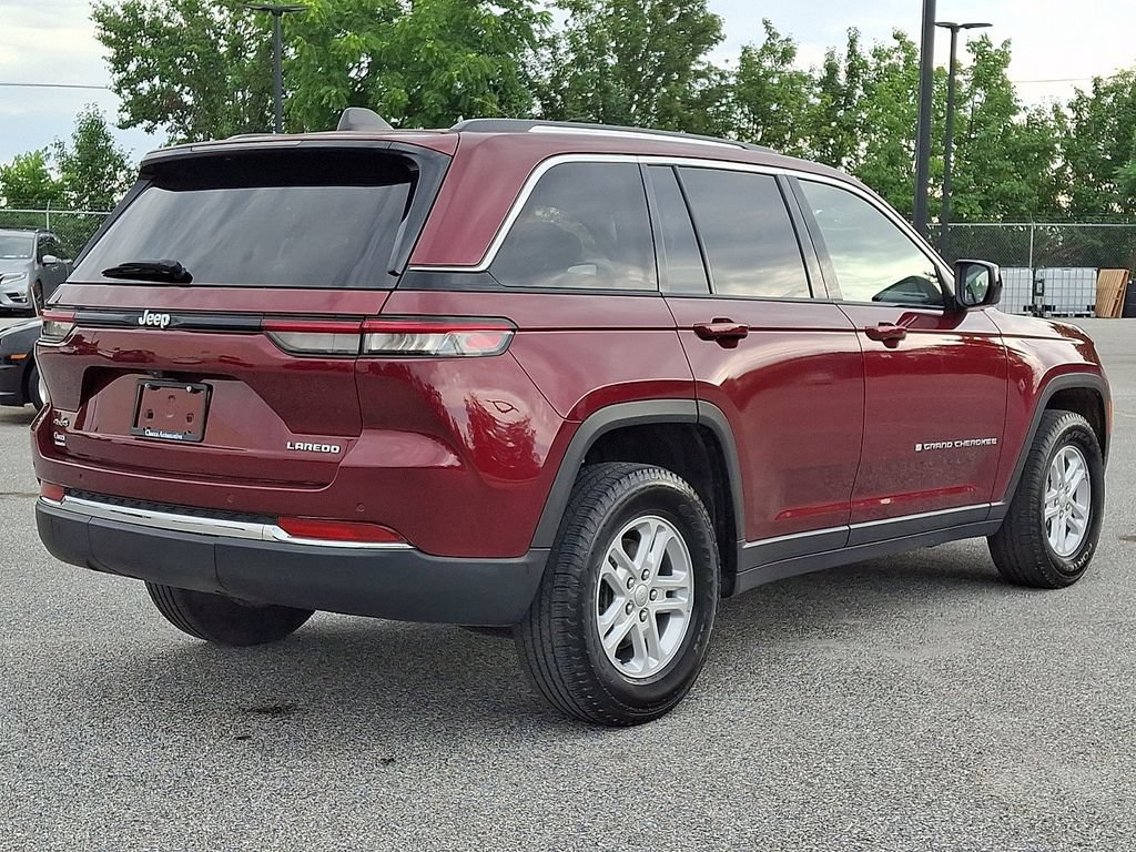 Used 2023 Jeep Grand Cherokee Laredo w/ Luxury Tech Group I AWD/4WD image 9