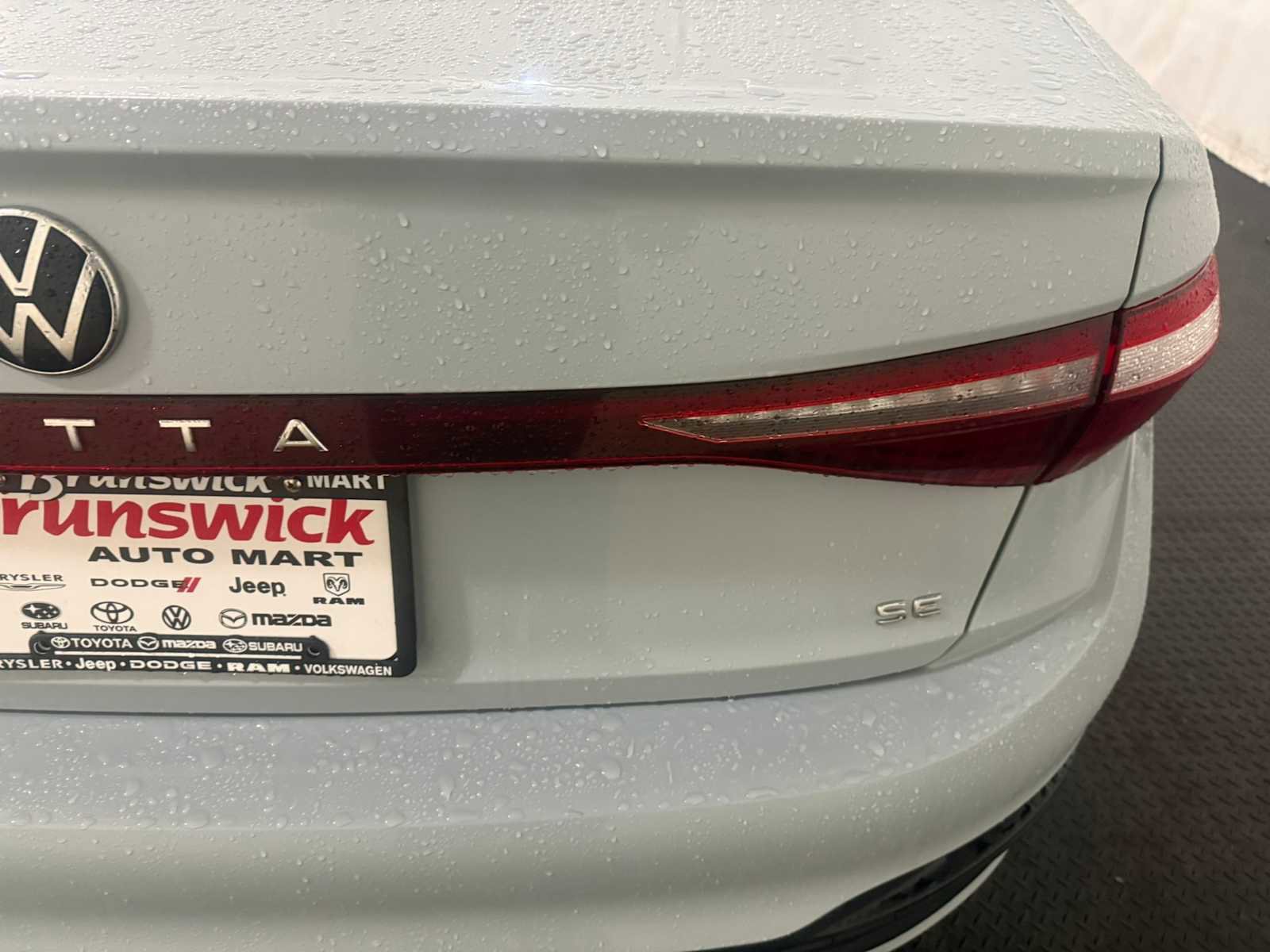 Certified 2025 Volkswagen Jetta SE w/ Sunroof Package image 18