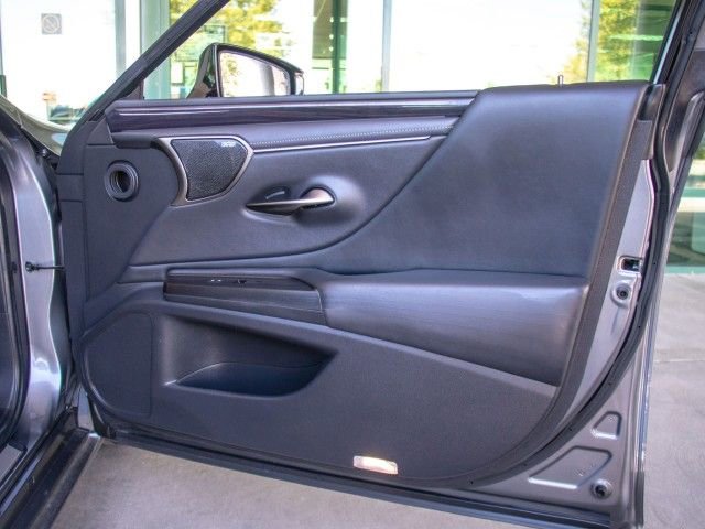 Used 2019 Lexus ES 350 Ultra Luxury w/ Accessory Package image 20