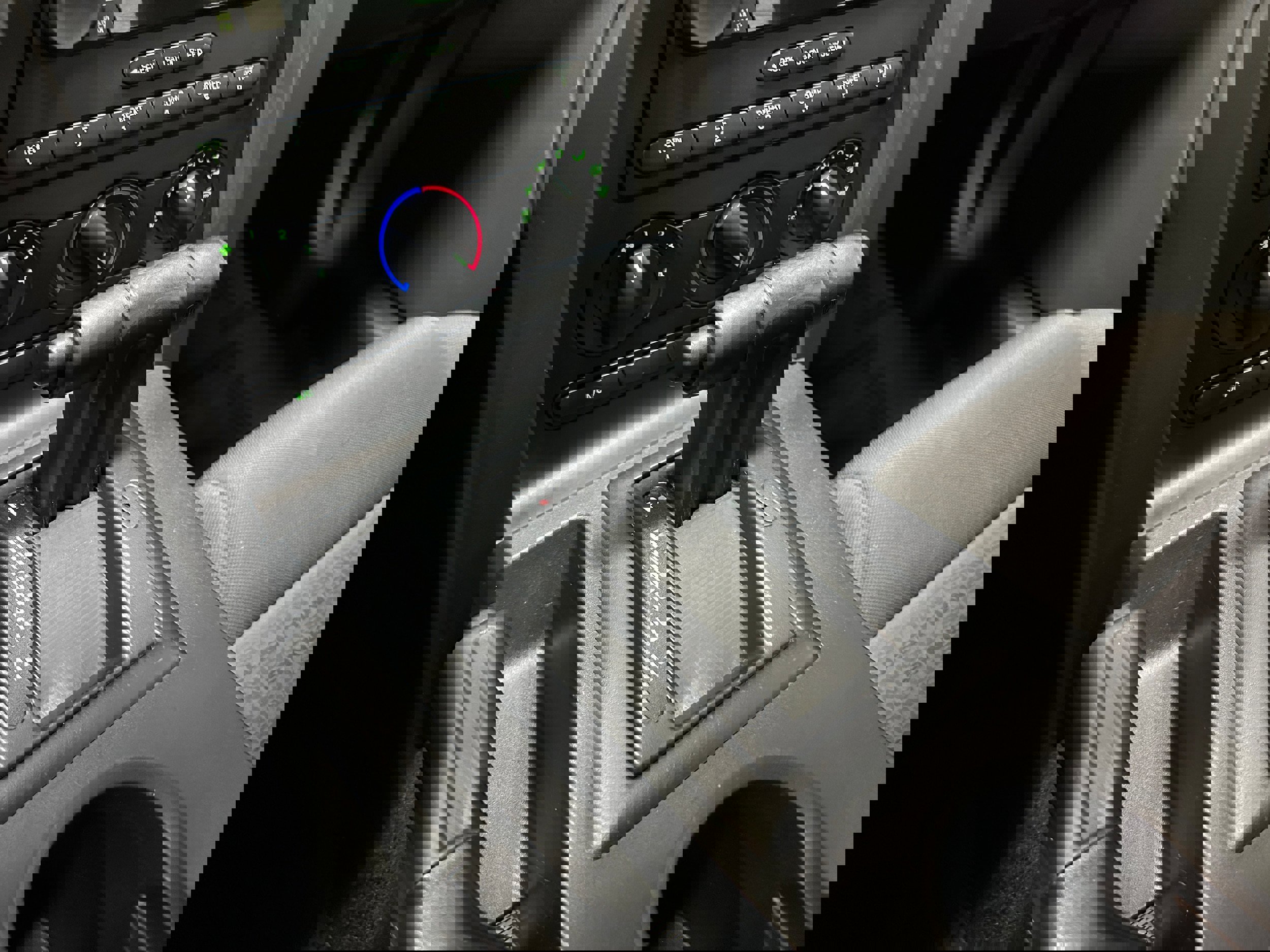 Used 2005 Ford Mustang Deluxe image 18