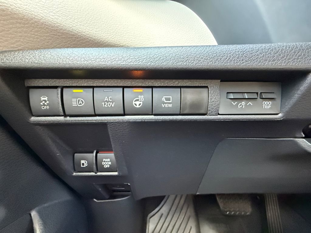 Used 2025 Toyota Sienna Platinum AWD/4WD image 29