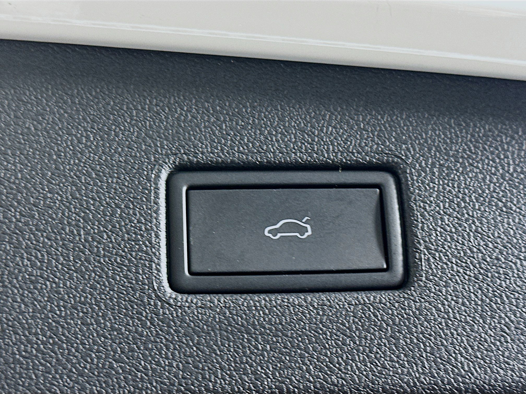 Used 2024 Volkswagen Tiguan Wolfsburg Edition image 31