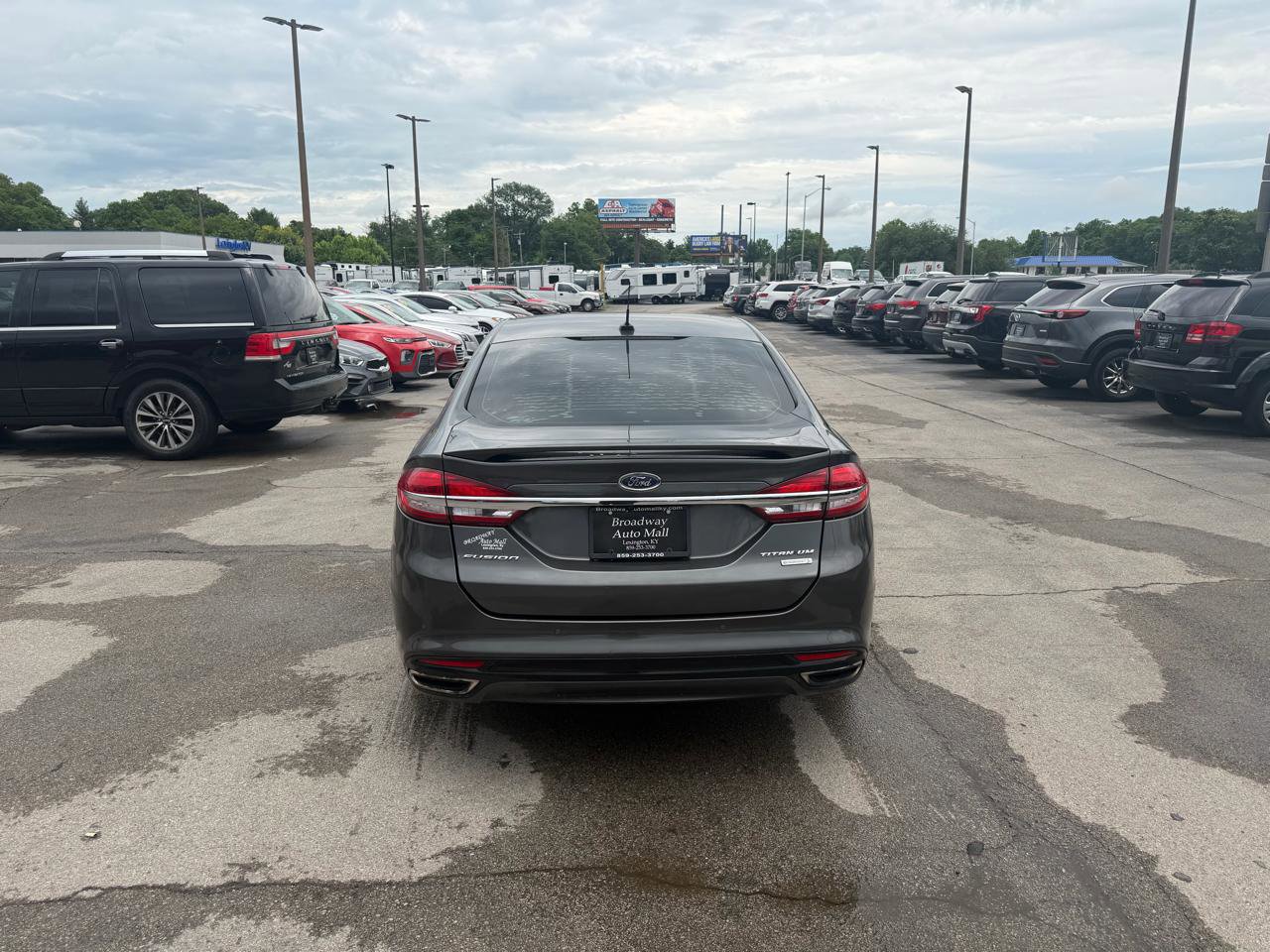 Used 2017 Ford Fusion Titanium FWD image 4