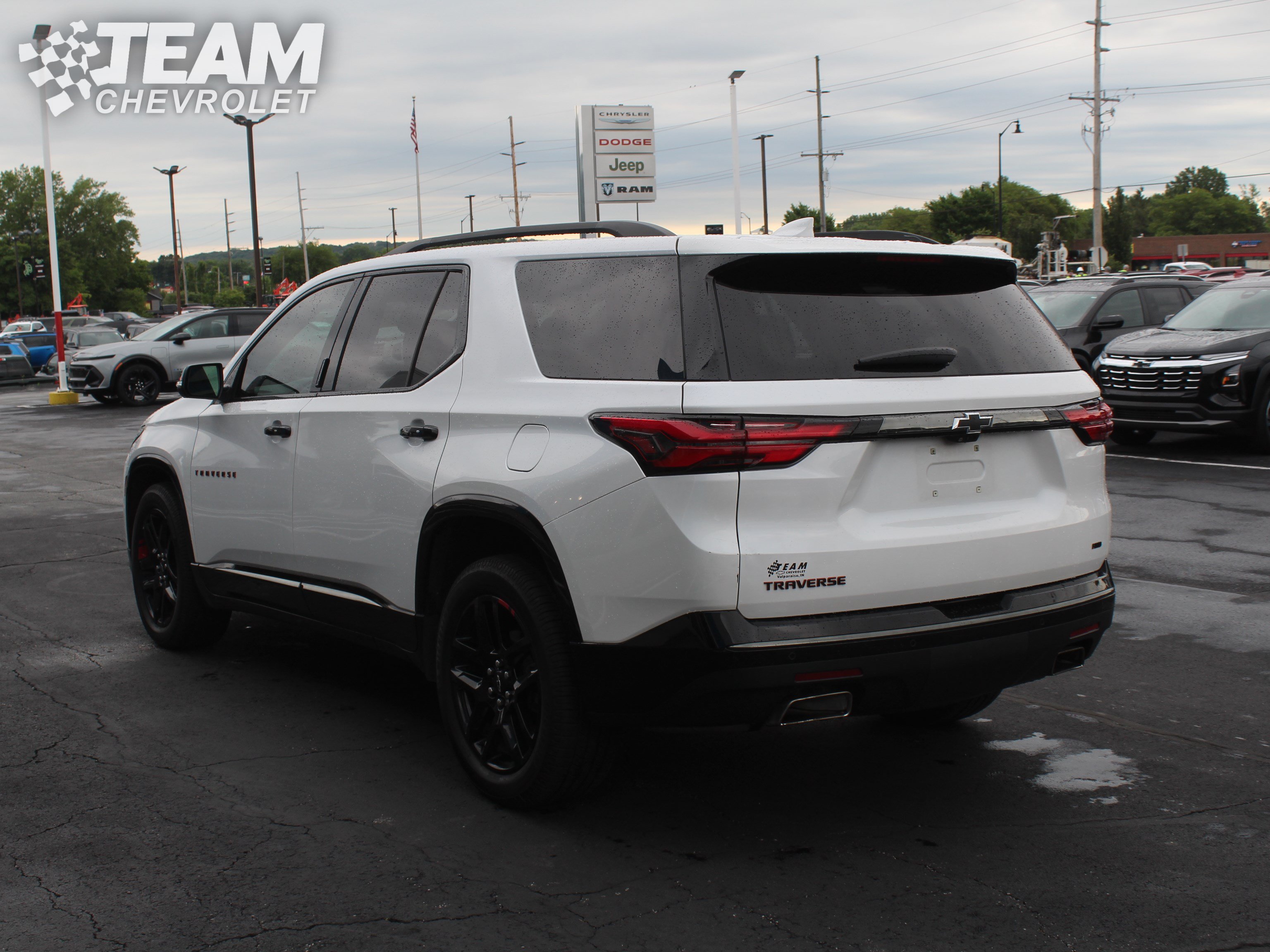 Used 2022 Chevrolet Traverse Premier w/ Redline Edition AWD/4WD image 6