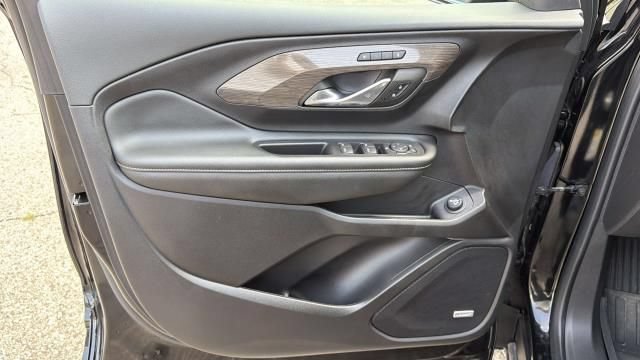 Certified 2024 GMC Terrain Denali w/ Denali Premium Package AWD/4WD image 25