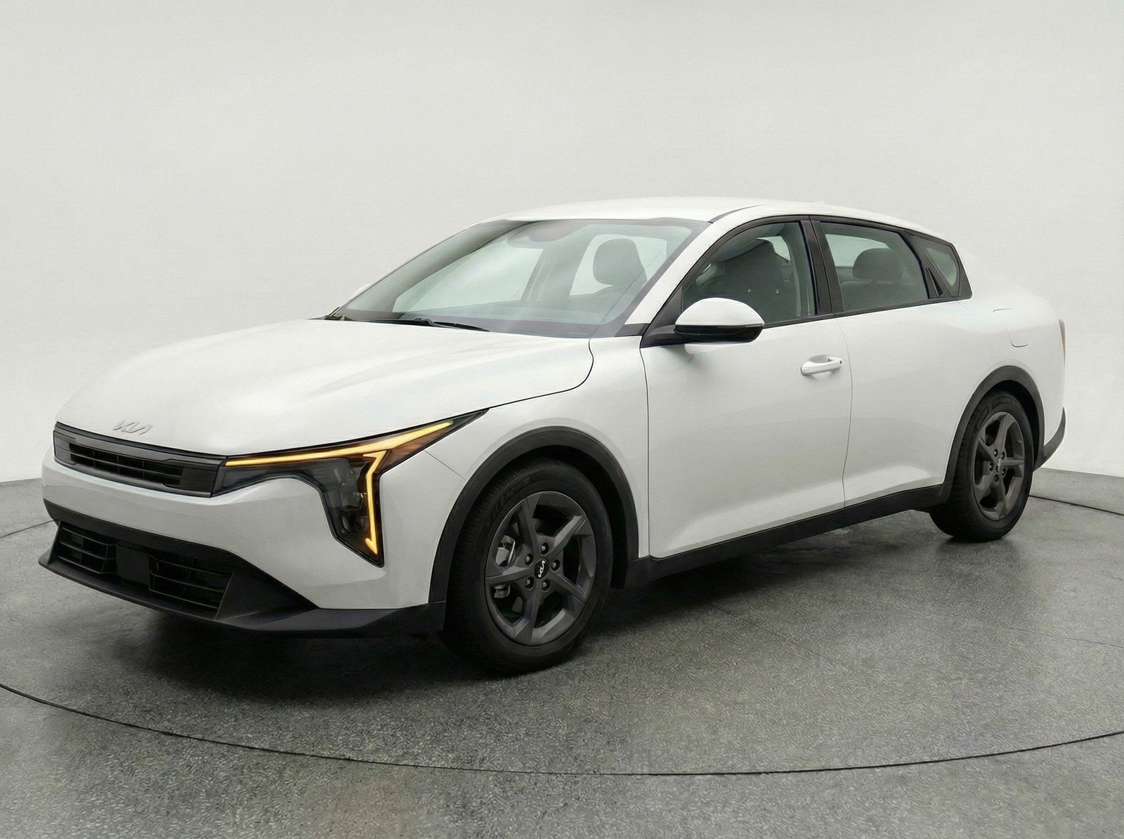 Used 2025 Kia K4 LXS FWD image 3