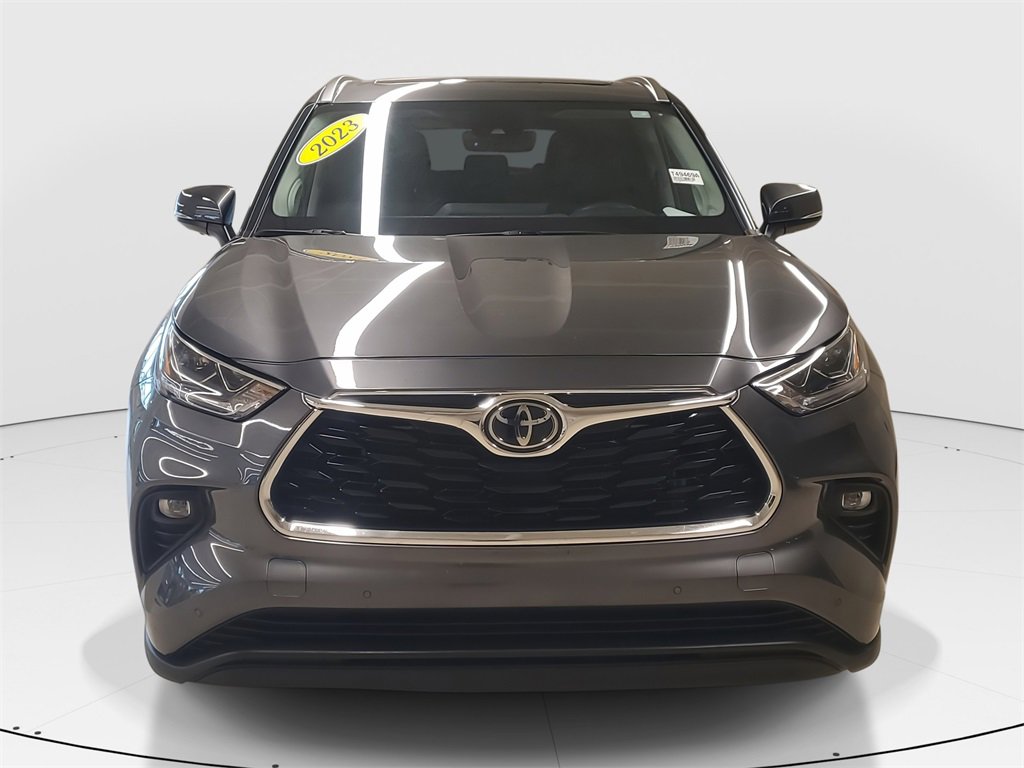 Used 2023 Toyota Highlander Limited image 2