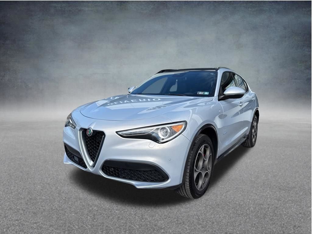 Used 2022 Alfa Romeo Stelvio Ti image 1