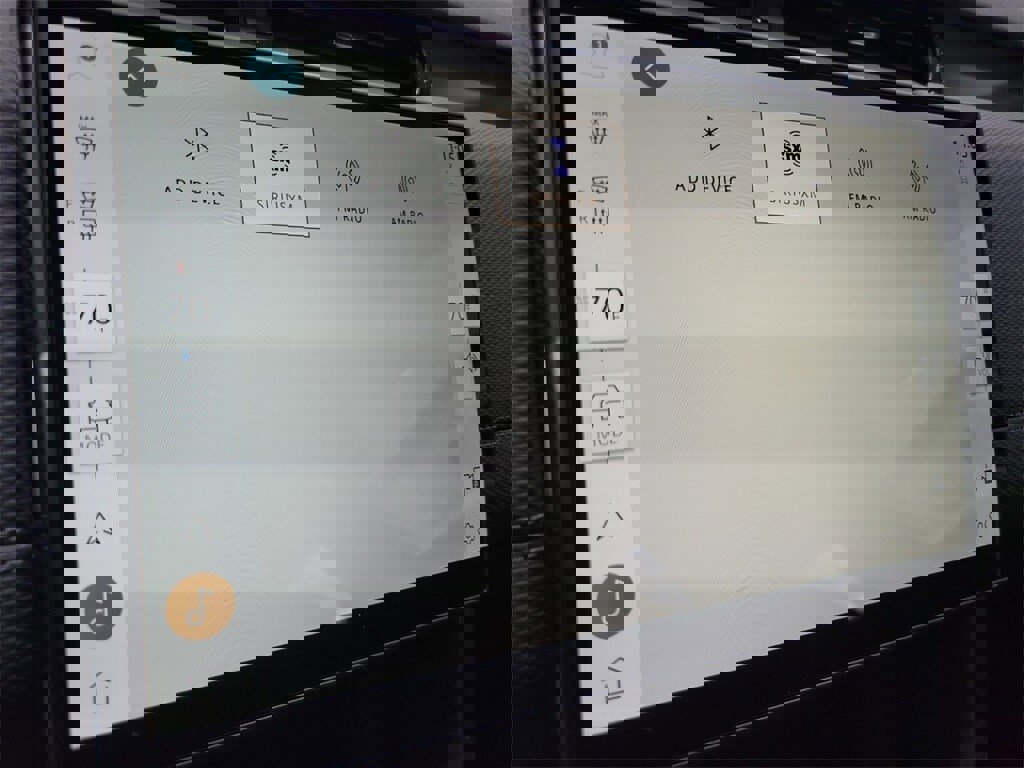 New 2024 Land Rover Discovery Sport Dynamic SE image 32