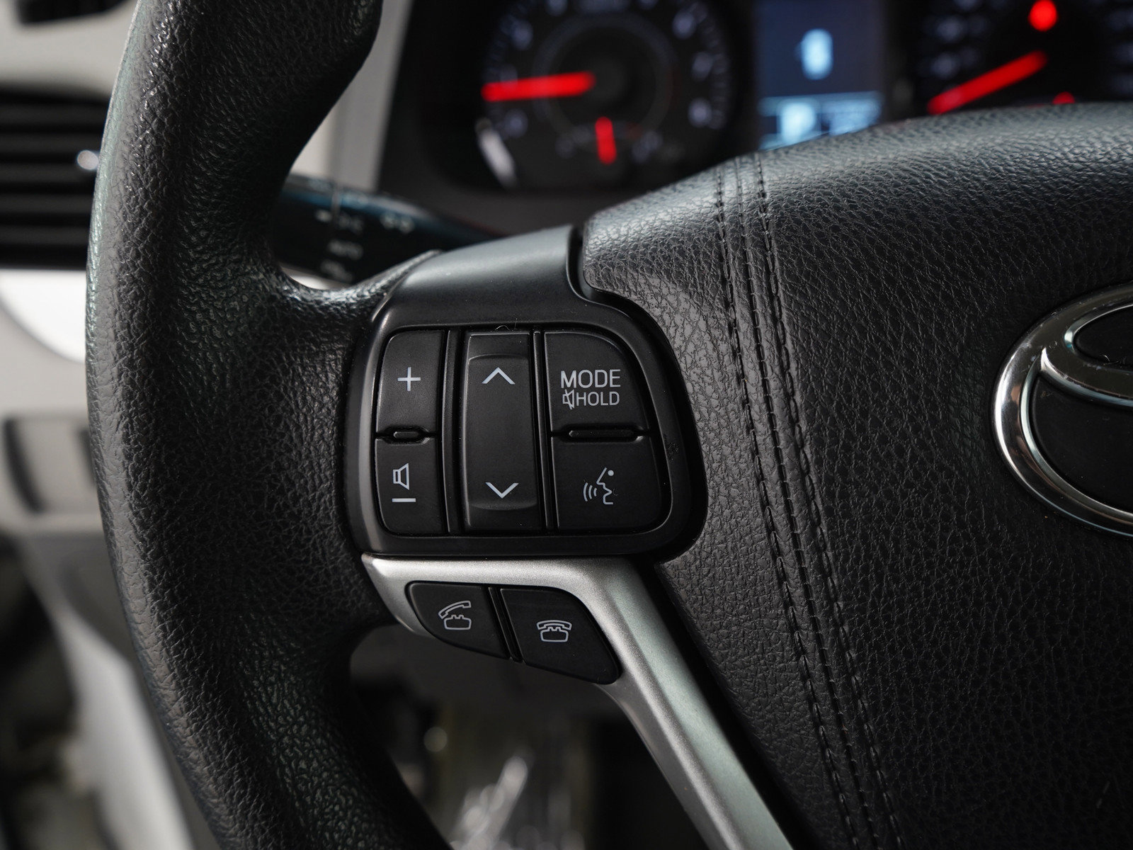 Used 2017 Toyota Sienna LE image 28