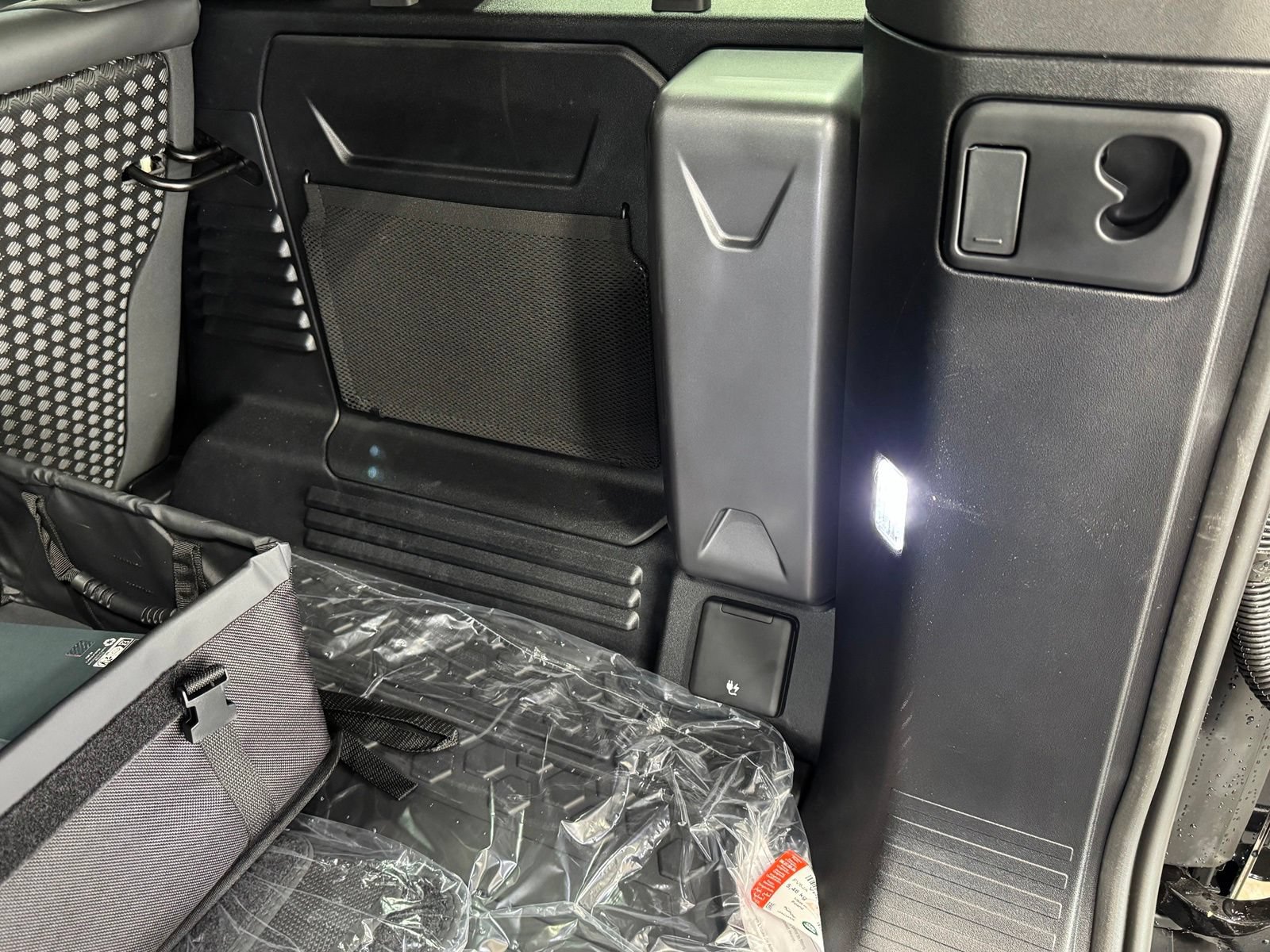 New 2026 Land Rover Defender 110 X-Dynamic SE AWD/4WD image 44