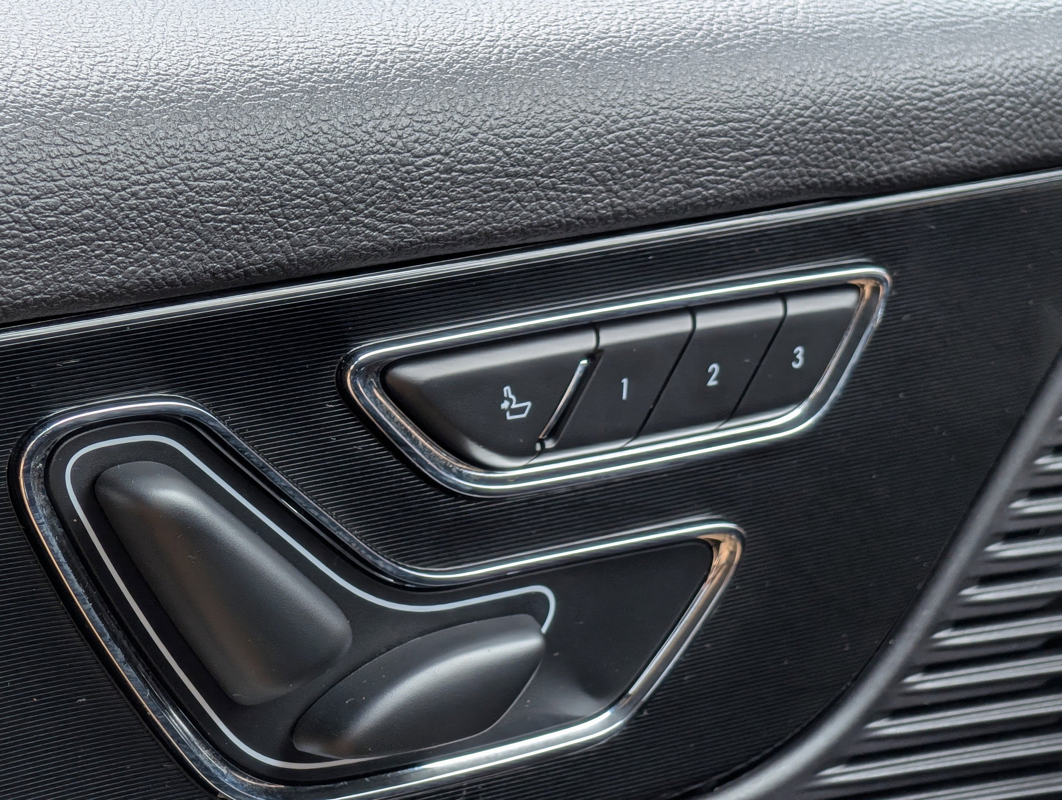 Used 2022 Lincoln Corsair Reserve w/ Equipment Group 201A image 27