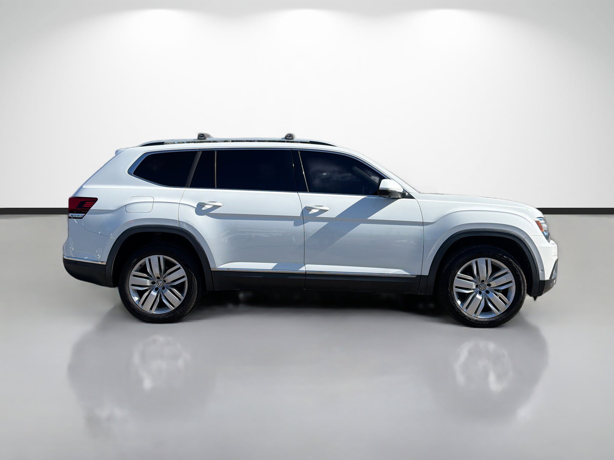 Used 2018 Volkswagen Atlas SEL Premium image 2