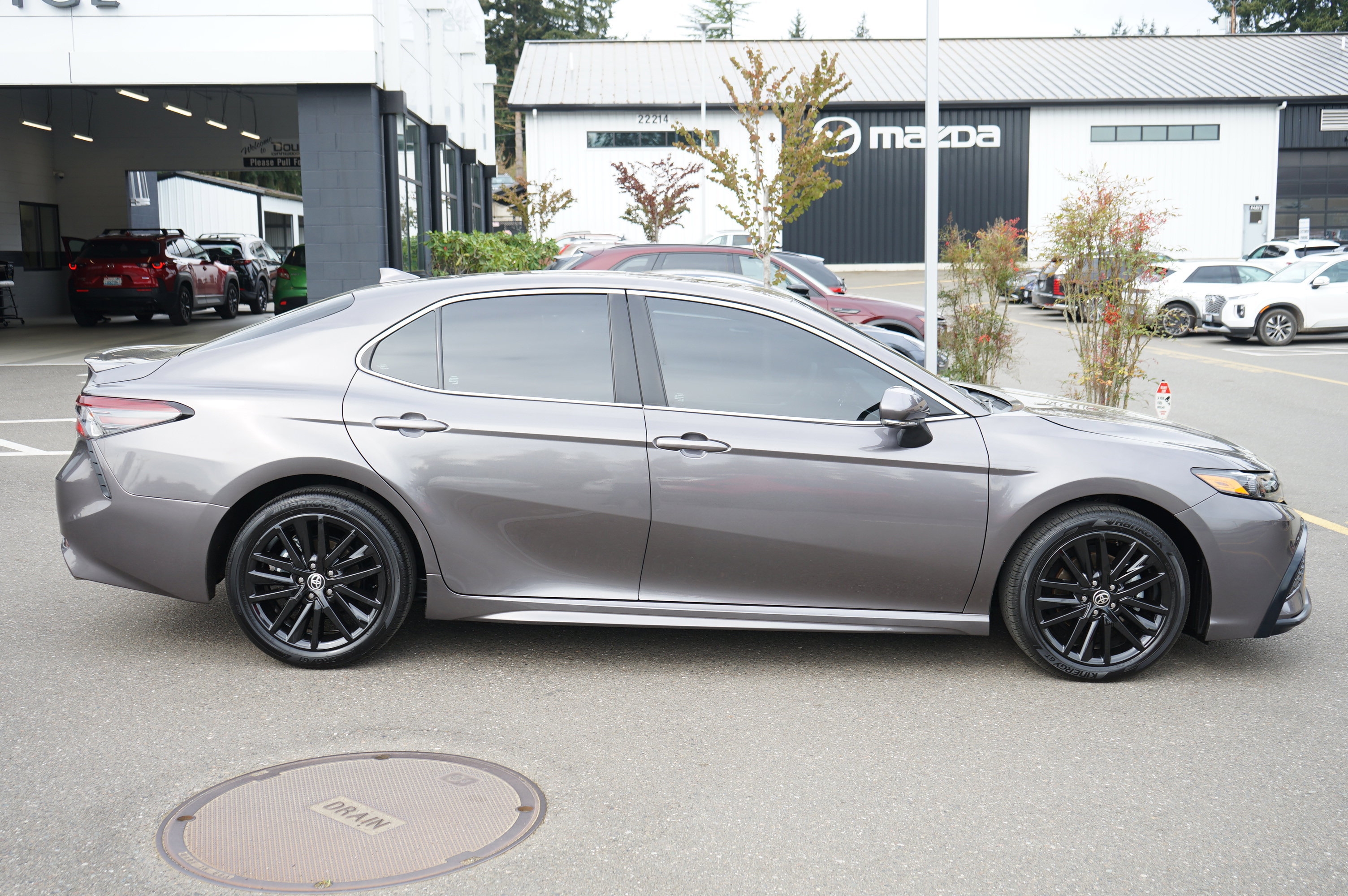 Used 2023 Toyota Camry SE AWD/4WD image 2