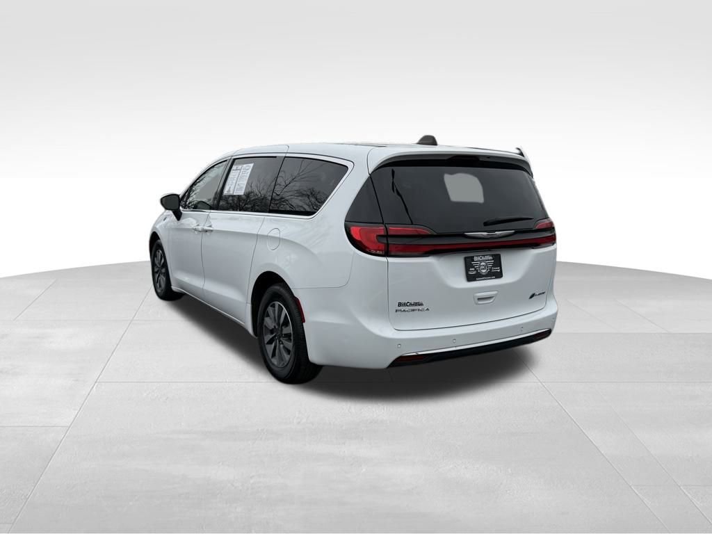 Used 2023 Chrysler Pacifica Touring-L image 5