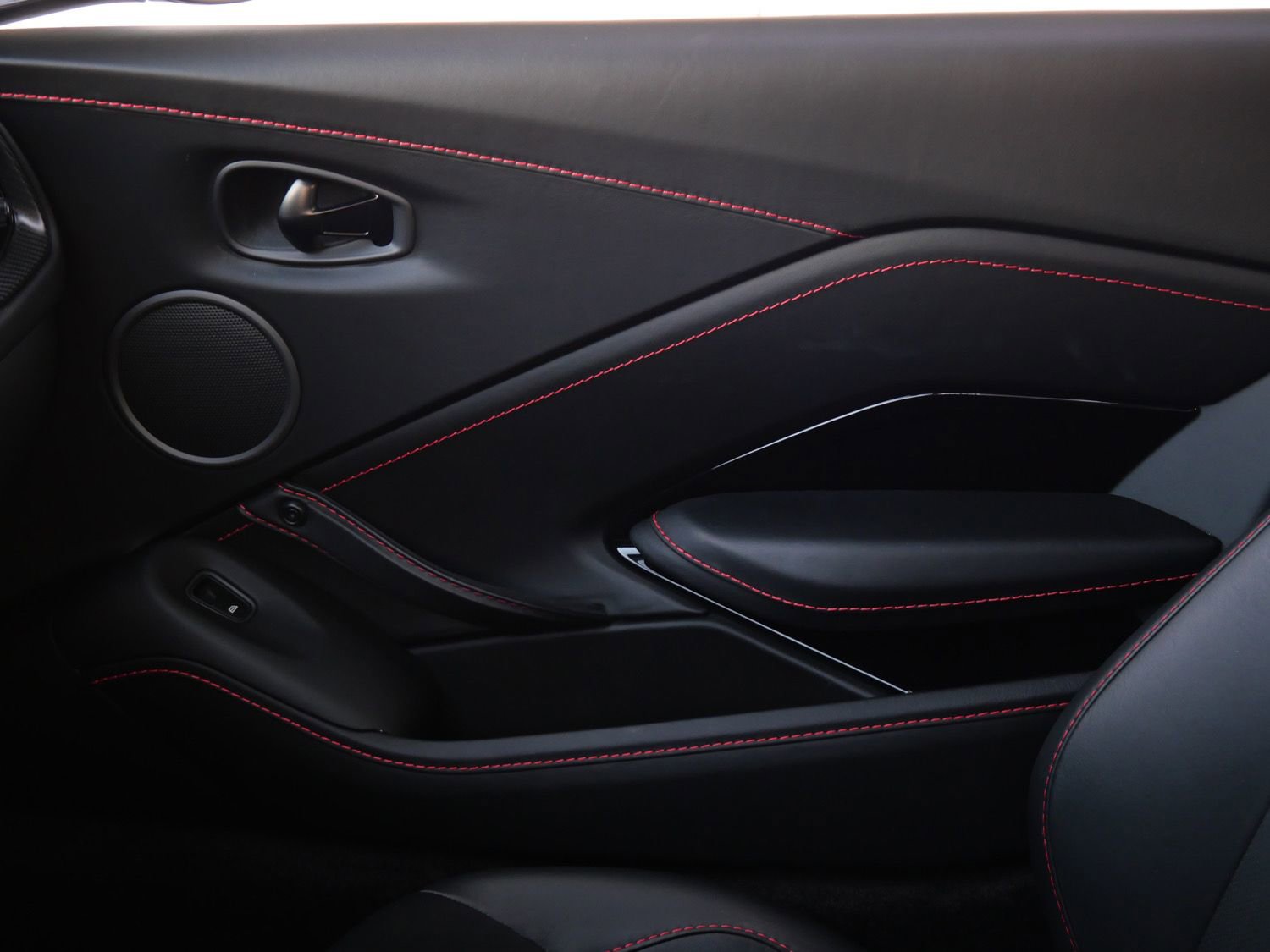 Used 2020 Aston Martin V8 Vantage Coupe RWD image 19