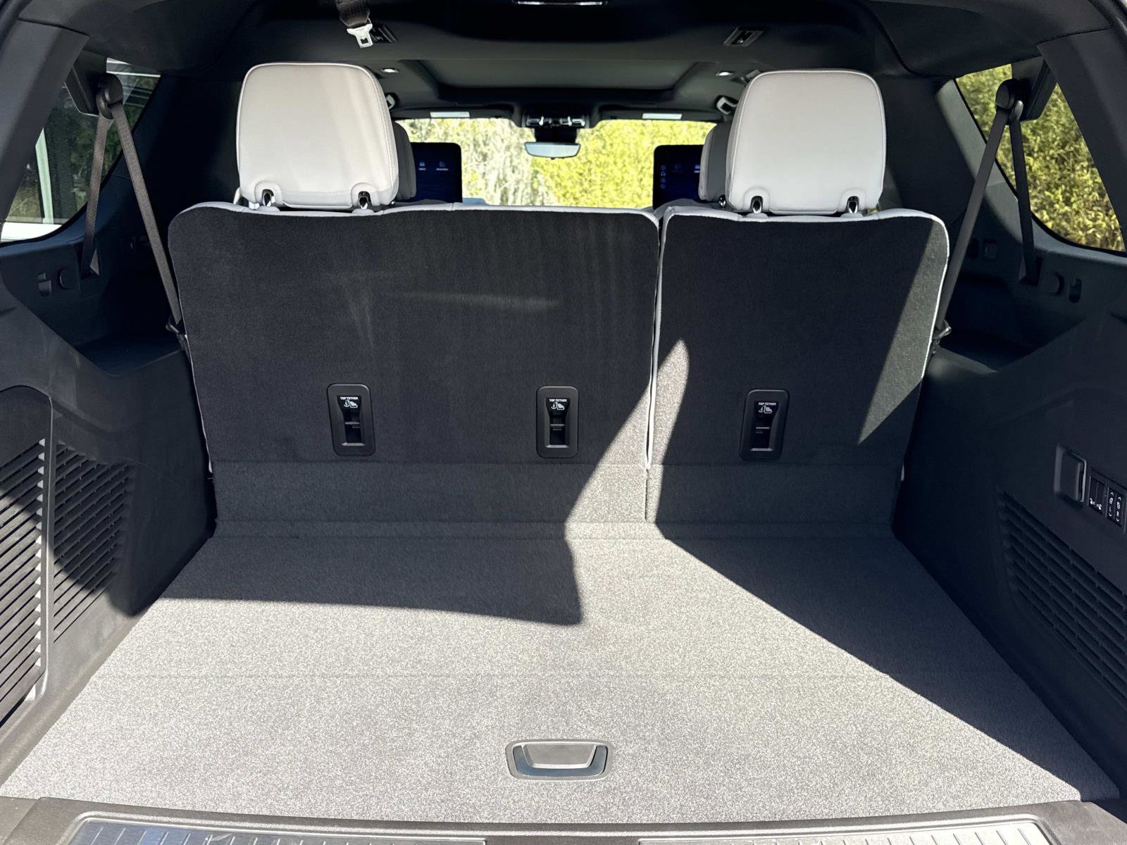 New 2026 Chevrolet Suburban Premier image 35