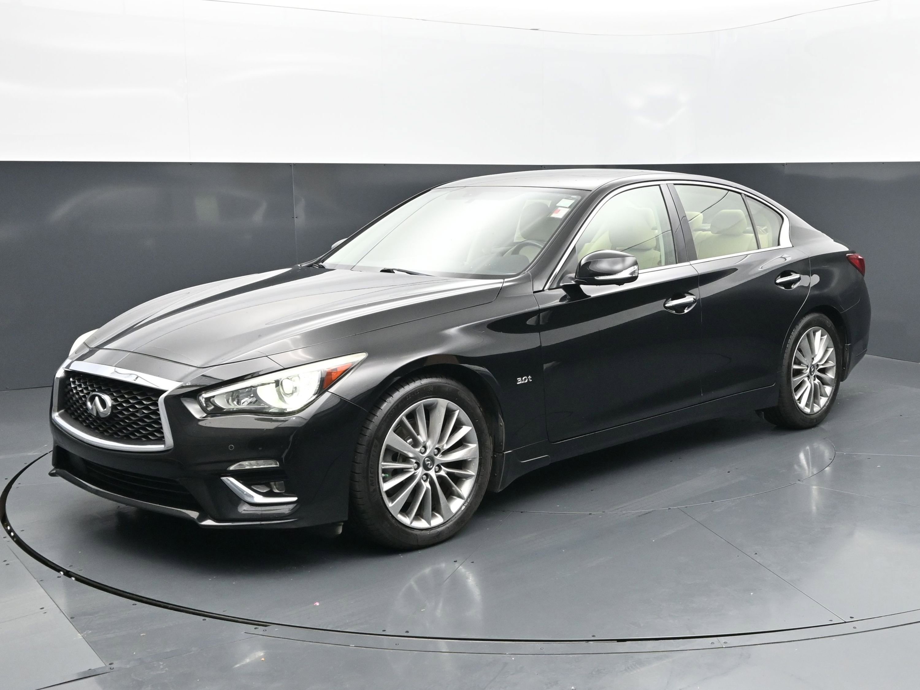 Used 2018 INFINITI Q50 Luxe w/ Sensory Package (Luxe) RWD image 1