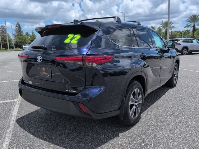 Used 2022 Toyota Highlander XLE AWD/4WD image 4