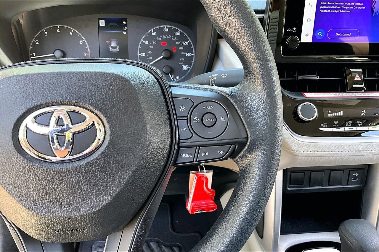 Used 2023 Toyota Corolla Cross L image 11